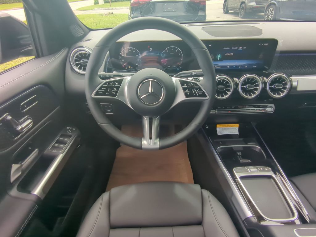 2025 Mercedes Benz GLB 250 4MATIC photo 3