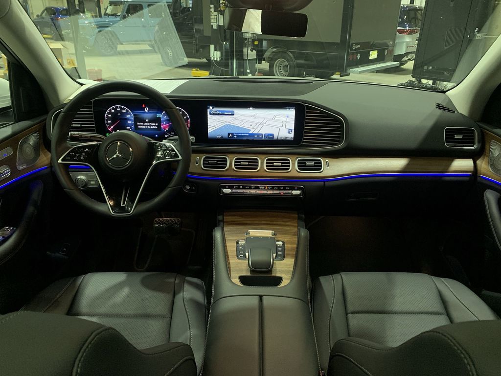 2025 Mercedes Benz GLE 350 4MATIC photo 2