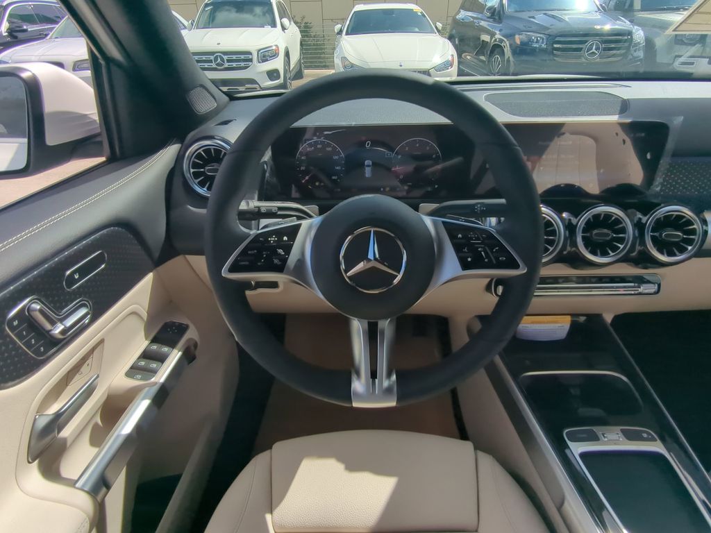 2025 Mercedes Benz GLB photo 2