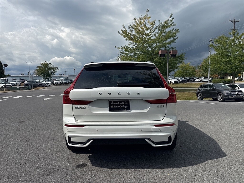 2024 Volvo XC60 B5 Plus photo 4