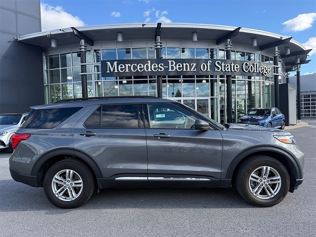 2023 Ford Explorer XLT photo 2