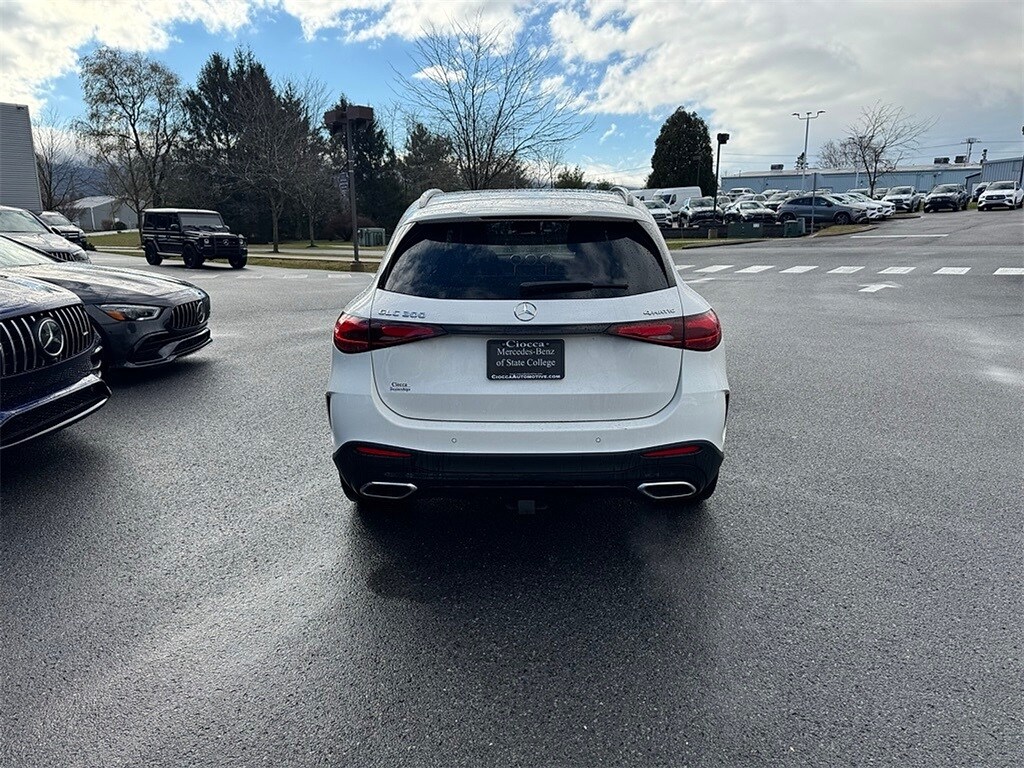 2024 Mercedes Benz GLC 300 4MATIC AMG photo 3