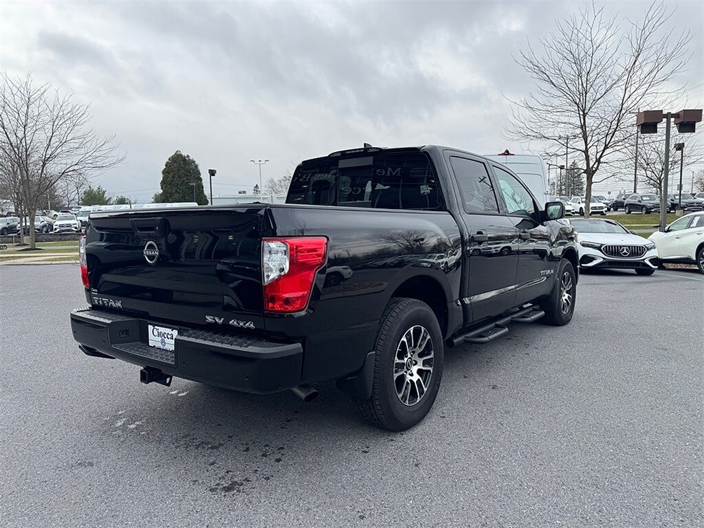 2023 Nissan Titan SV photo 2