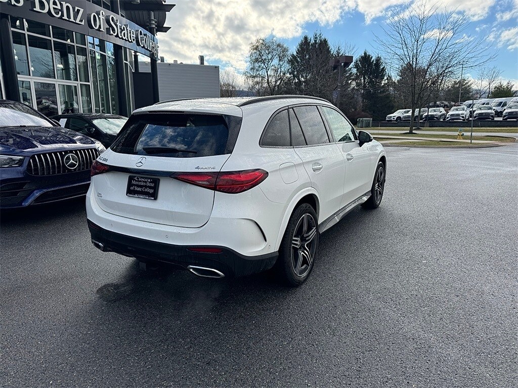 2024 Mercedes Benz GLC 300 4MATIC AMG photo 2