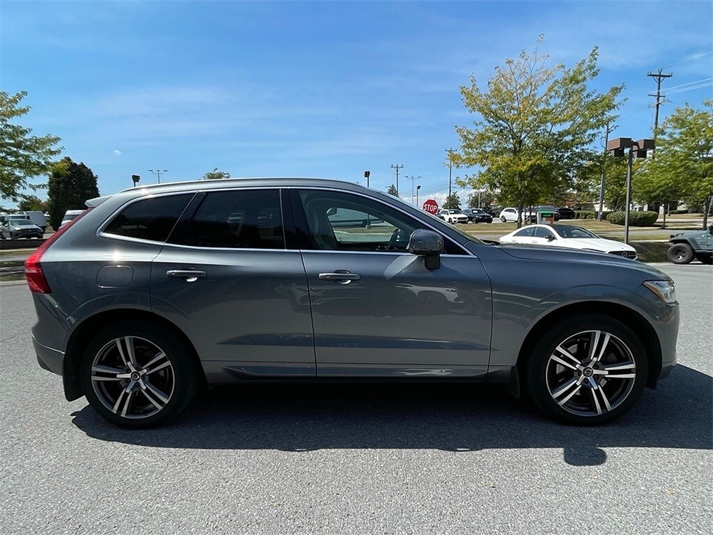 2020 Volvo XC60 T6 Momentum photo 2