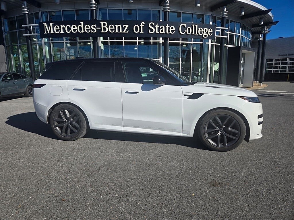 2023 Land Rover Range Rover Sport SE photo 2