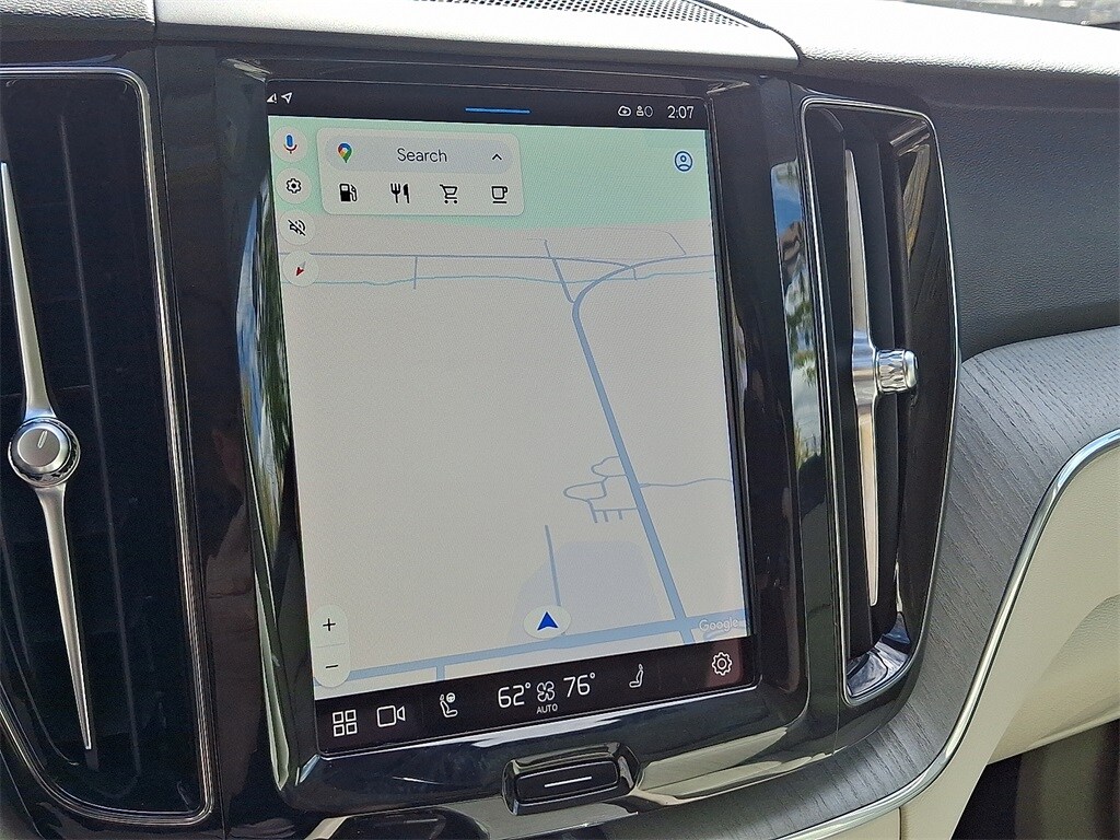 2024 Volvo XC60 B5 Plus photo 3
