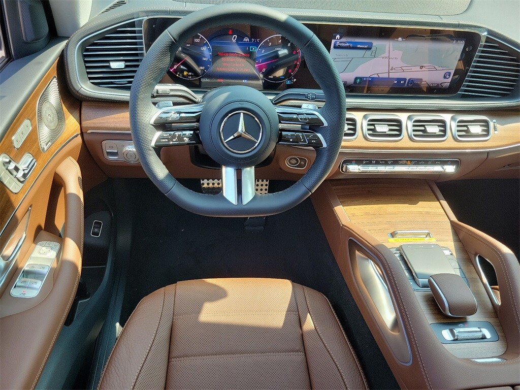 2024 Mercedes Benz GLS 450 4MATIC photo 2
