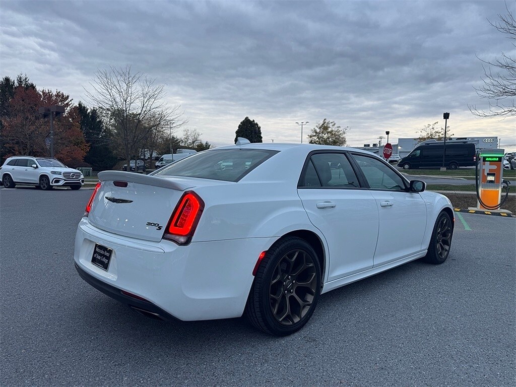 2017 Chrysler 300 S photo 3