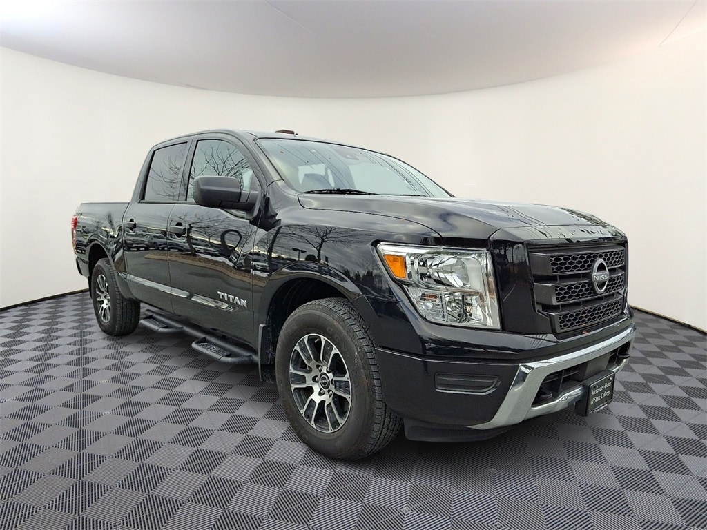 2023 Nissan Titan SV's photo