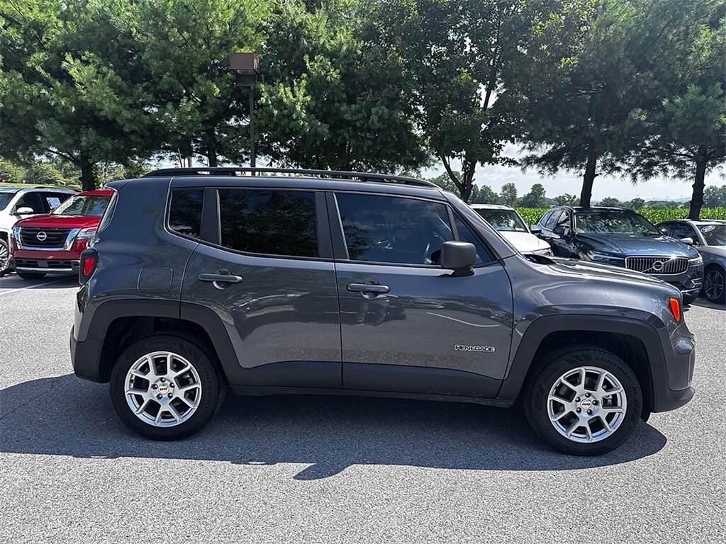 2023 Jeep Renegade Latitude Upland photo 2