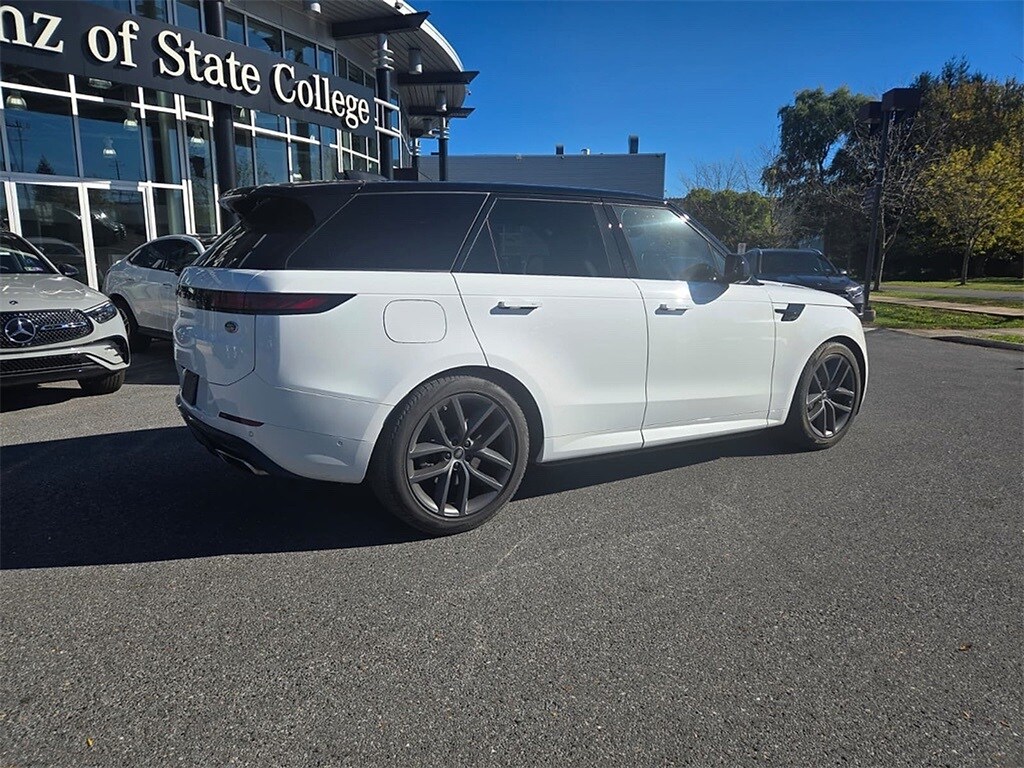 2023 Land Rover Range Rover Sport SE photo 3