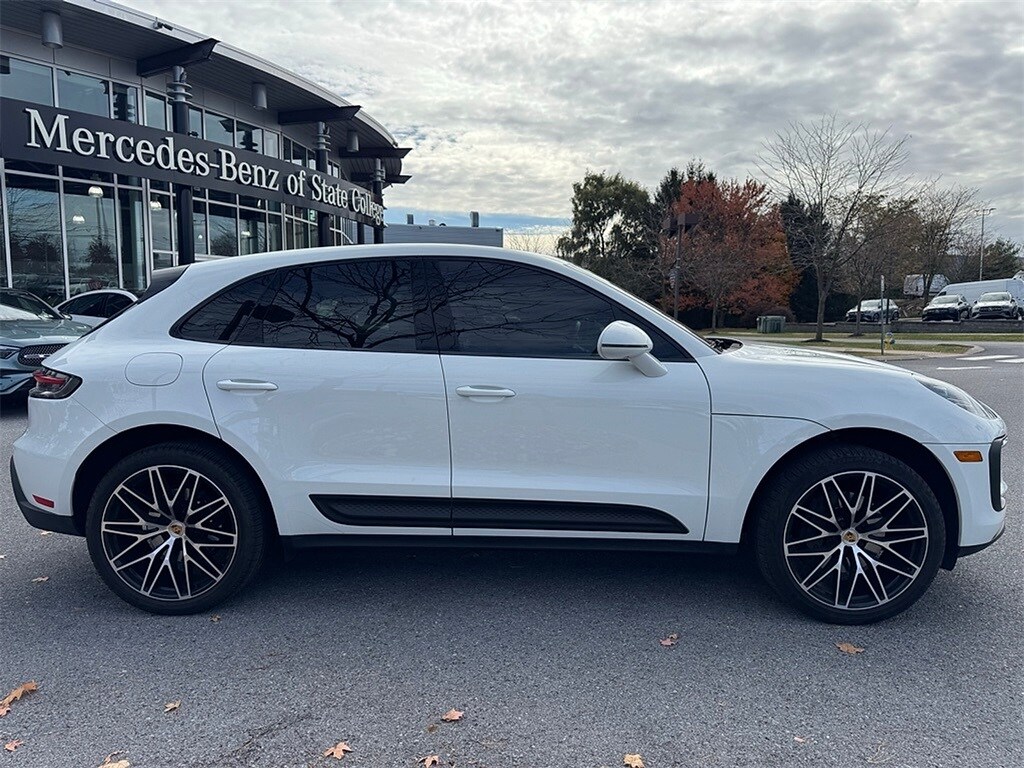2024 Porsche Macan Base photo 2