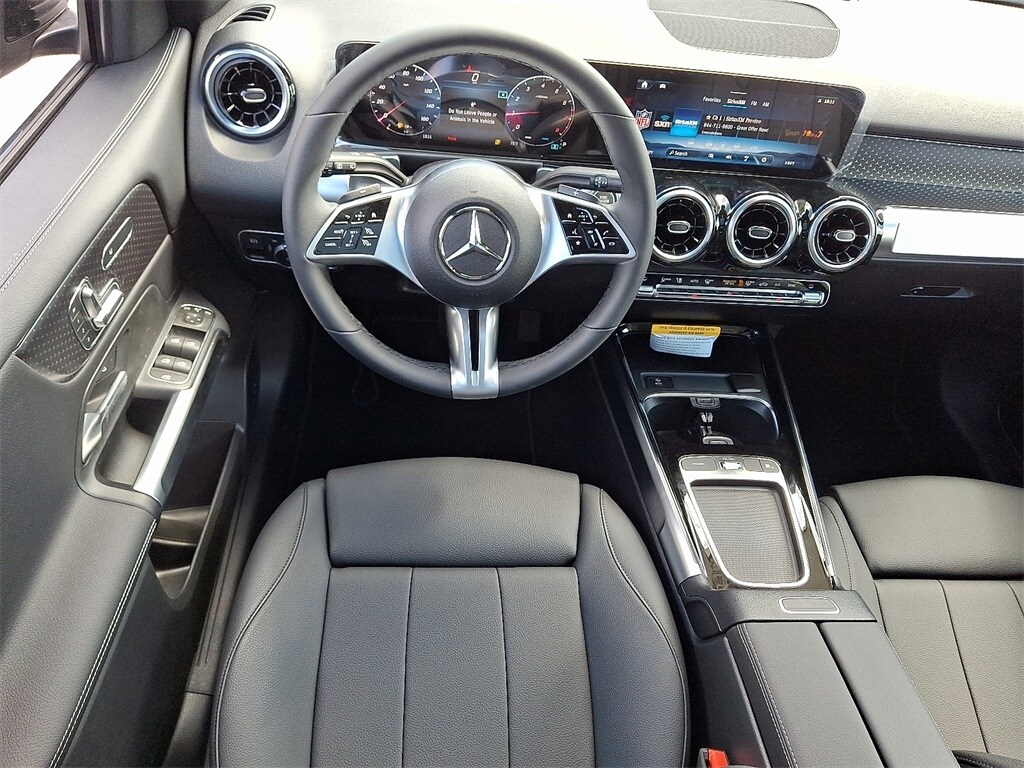 2026 Mercedes Benz GLB 250 4MATIC photo 2