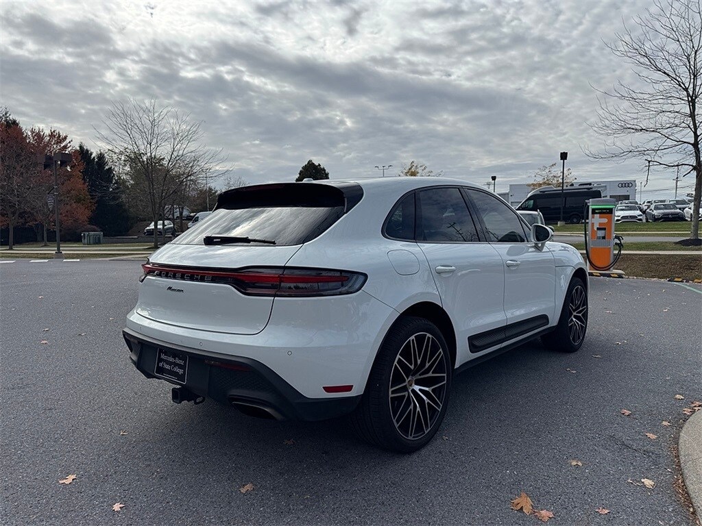 2024 Porsche Macan Base photo 3