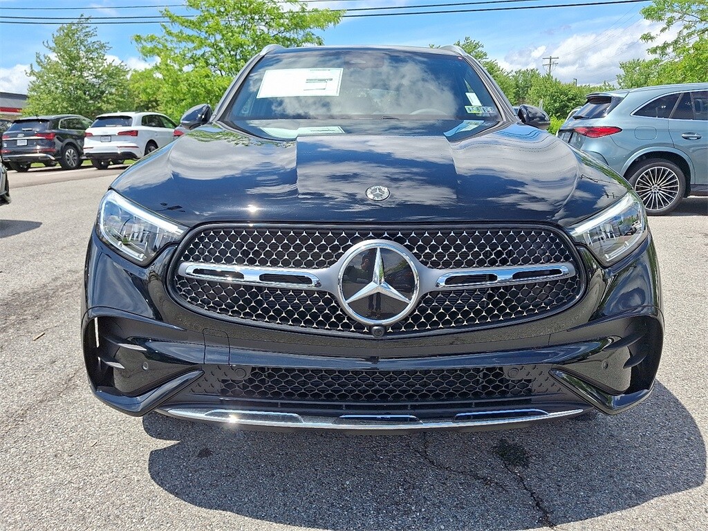 2025 Mercedes Benz GLC 300 4MATIC photo 4