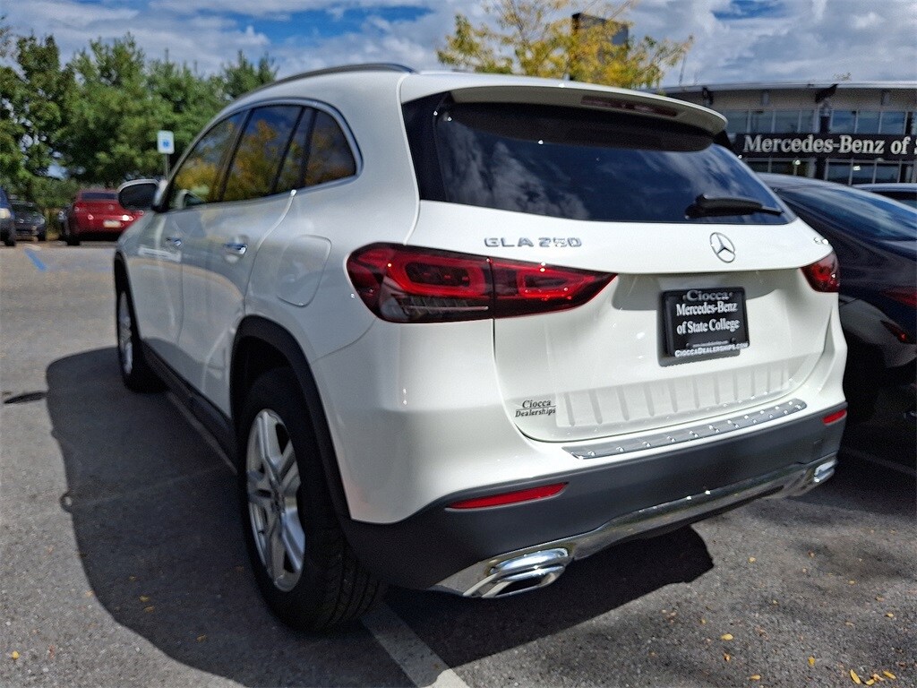 2022 Mercedes Benz GLA 250 4MATIC photo 3