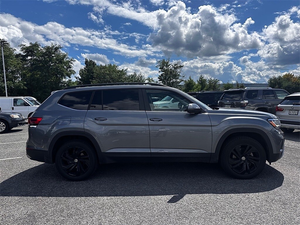 2022 Volkswagen Atlas V6 SE Technology photo 2