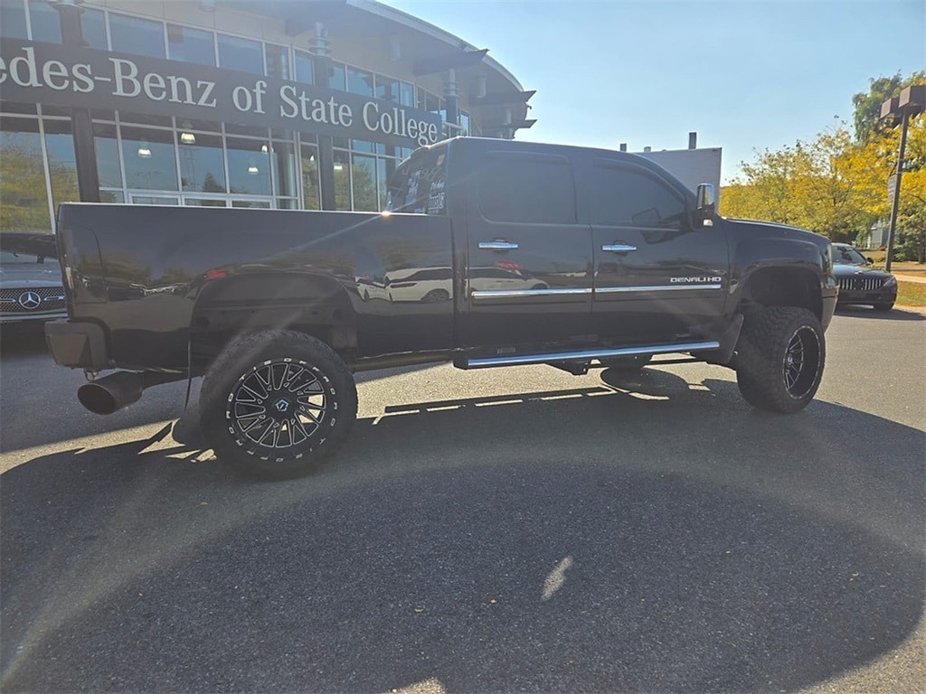 2011 Gmc Sierra Denali photo 2