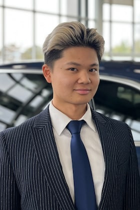 Staff member Quan Bishop Chen from ID_8b55eb475179