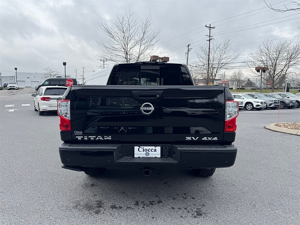 2023 Nissan Titan SV photo 3