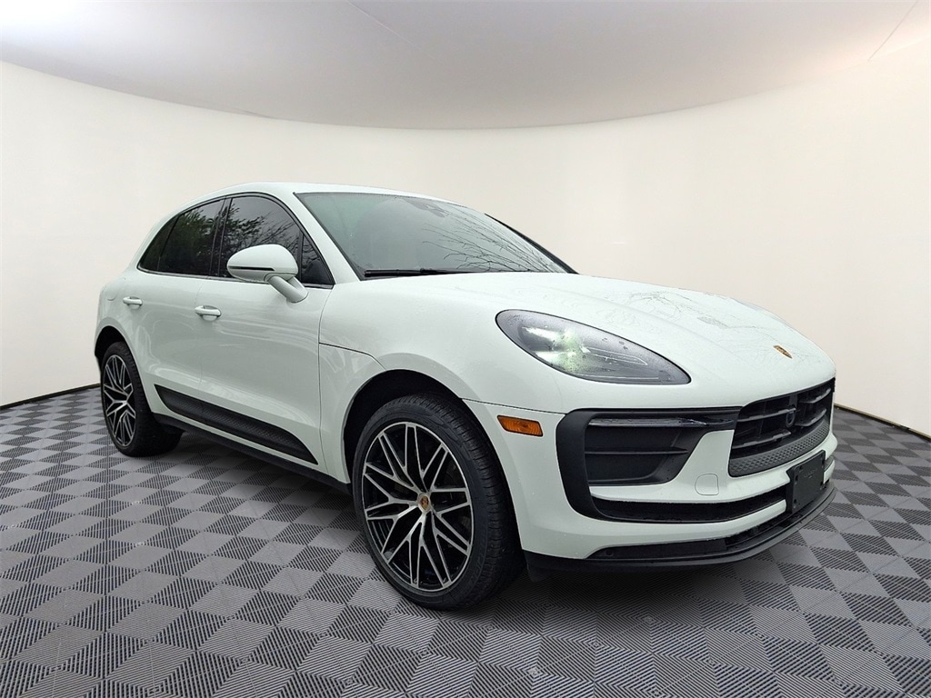 2024 Porsche Macan Base's photo