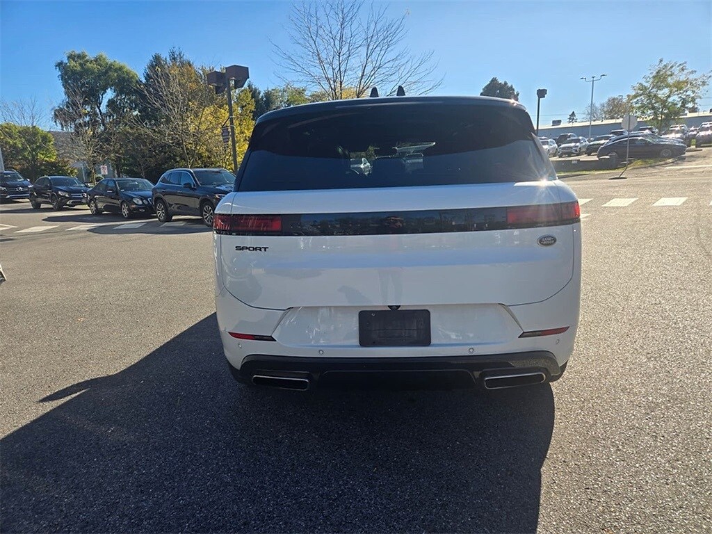 2023 Land Rover Range Rover Sport SE photo 4