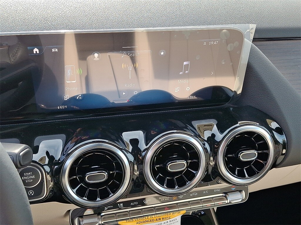 2026 Mercedes Benz GLA 250 4MATIC photo 2