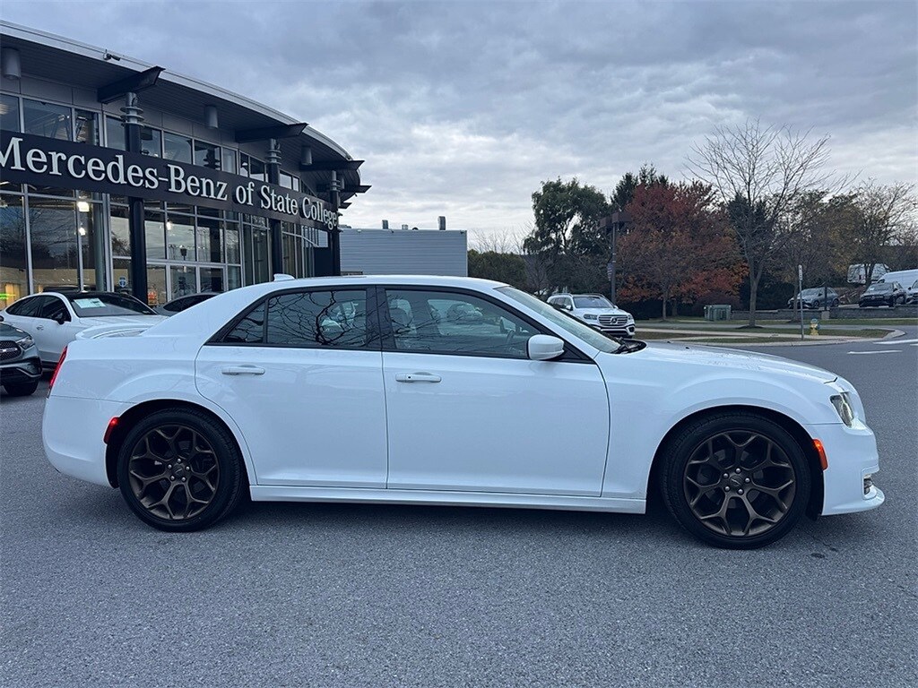 2017 Chrysler 300 S photo 2