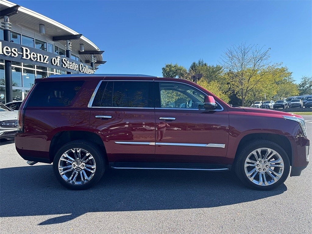 2020 Cadillac Escalade Luxury photo 2