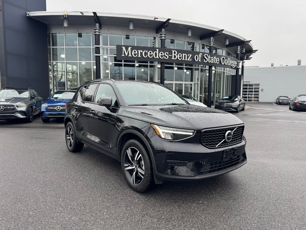 2024 Volvo XC40 Core