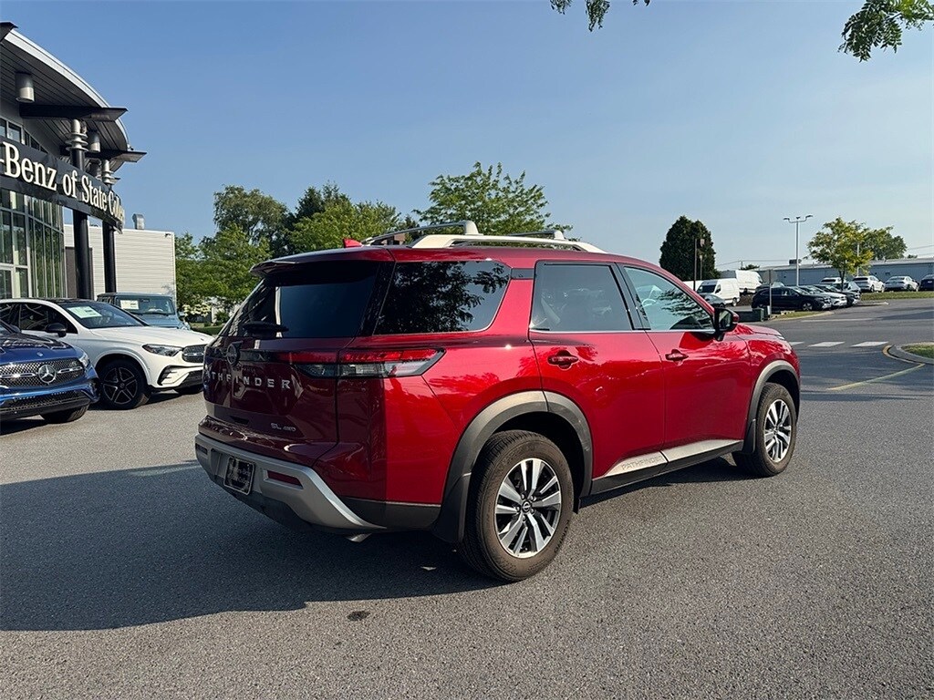 2024 Nissan Pathfinder SL photo 3