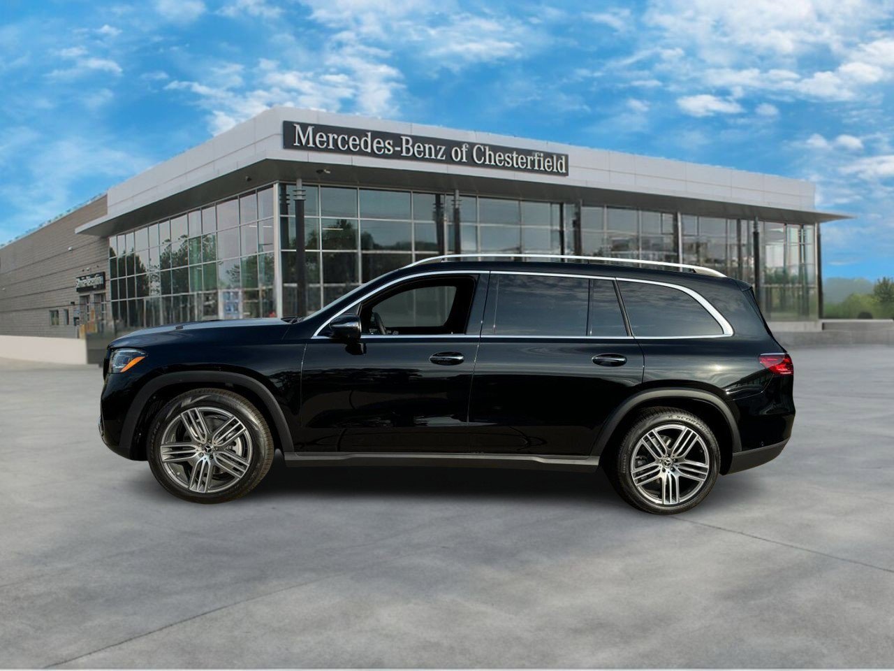 2025 Mercedes Benz GLS 450 4MATIC photo 2