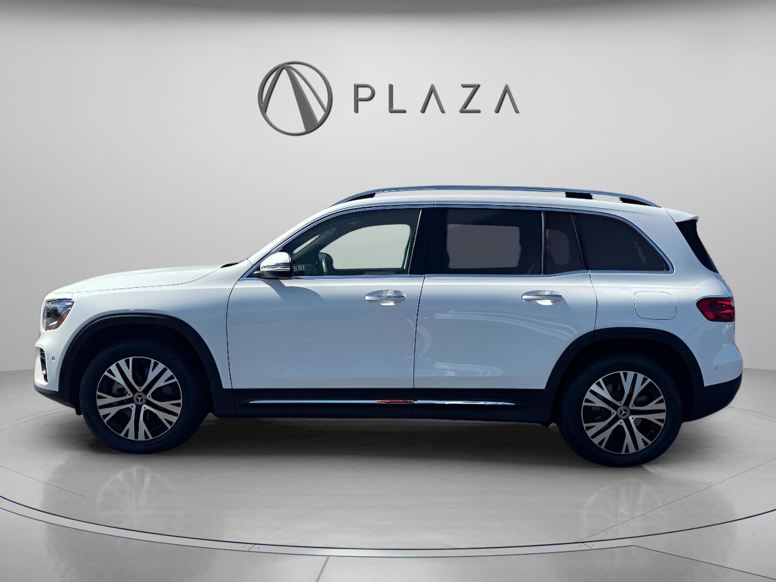 2025 Mercedes Benz GLB 250 4MATIC photo 2
