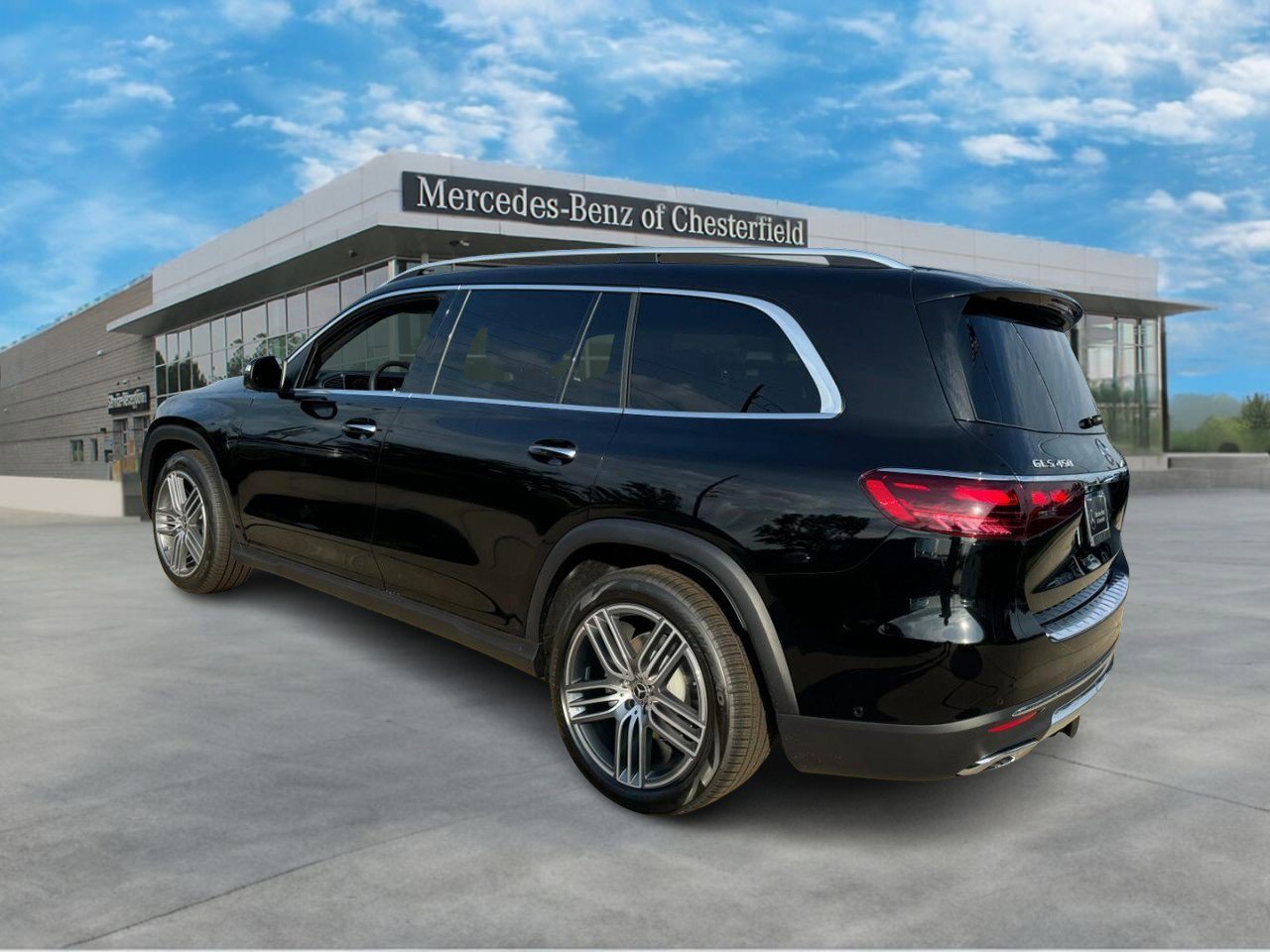 2025 Mercedes Benz GLS 450 4MATIC photo 3