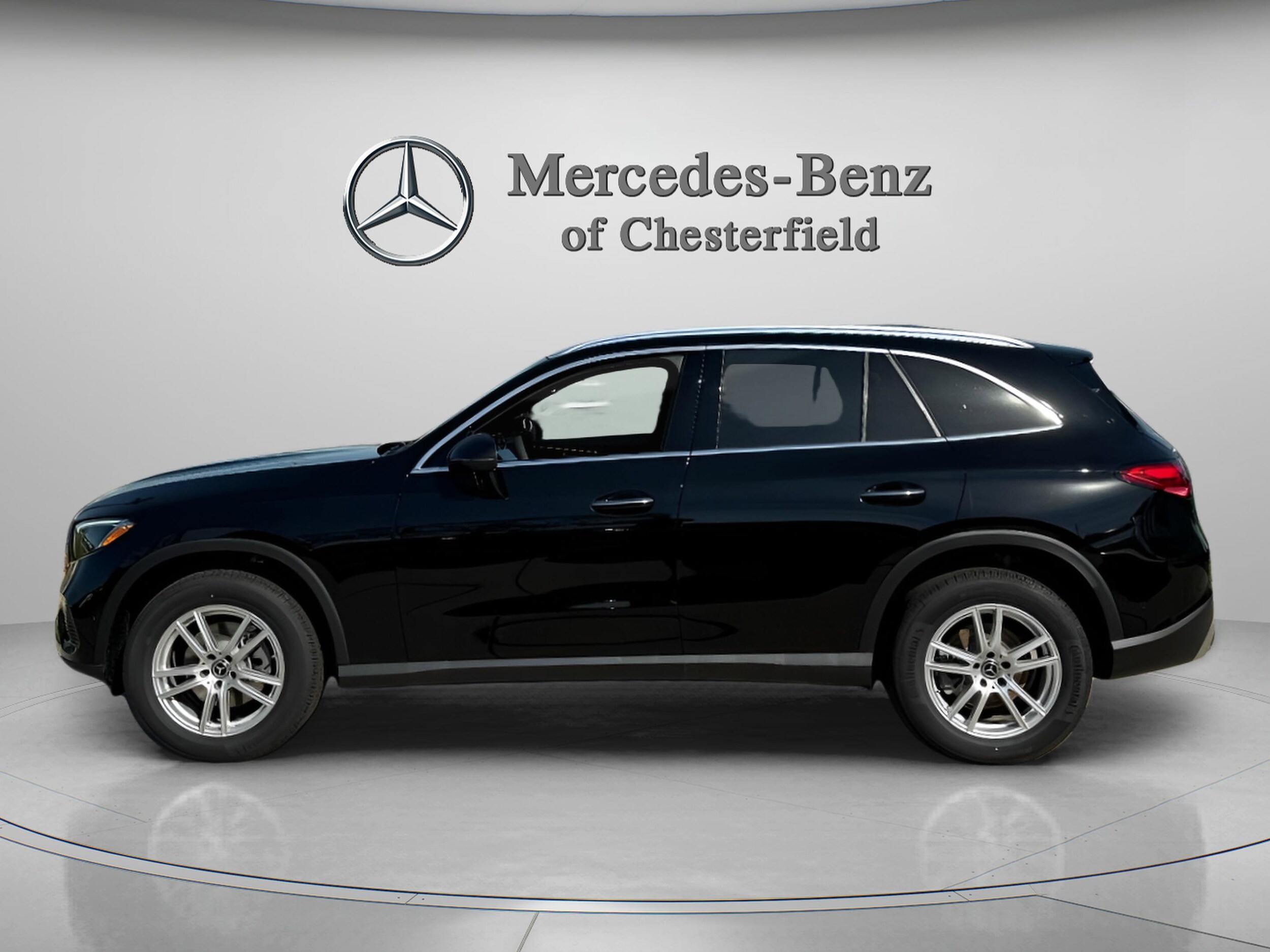 2025 Mercedes Benz GLC 300 4MATIC photo 2