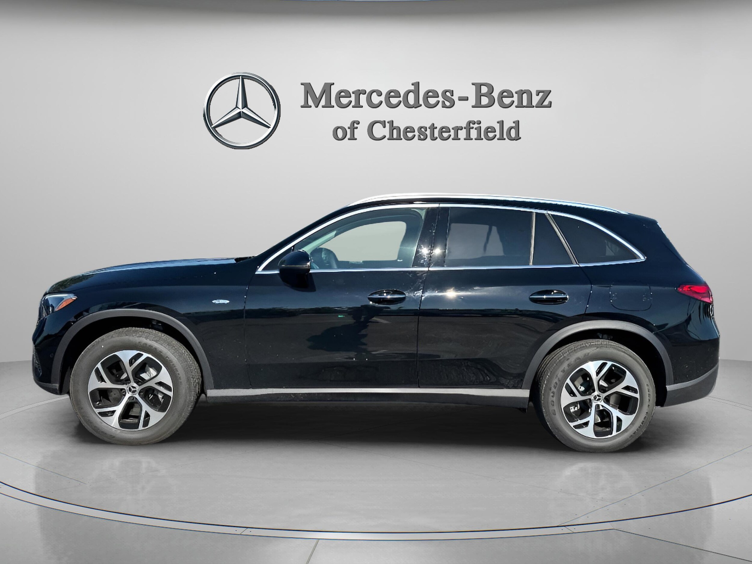 2025 Mercedes Benz GLC 350e 4MATIC photo 2
