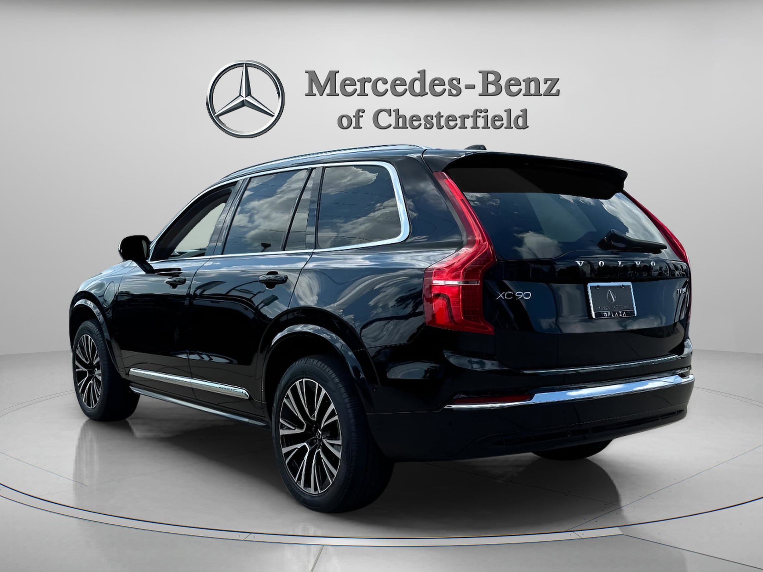 2025 Volvo XC90 T8 Plus photo 2