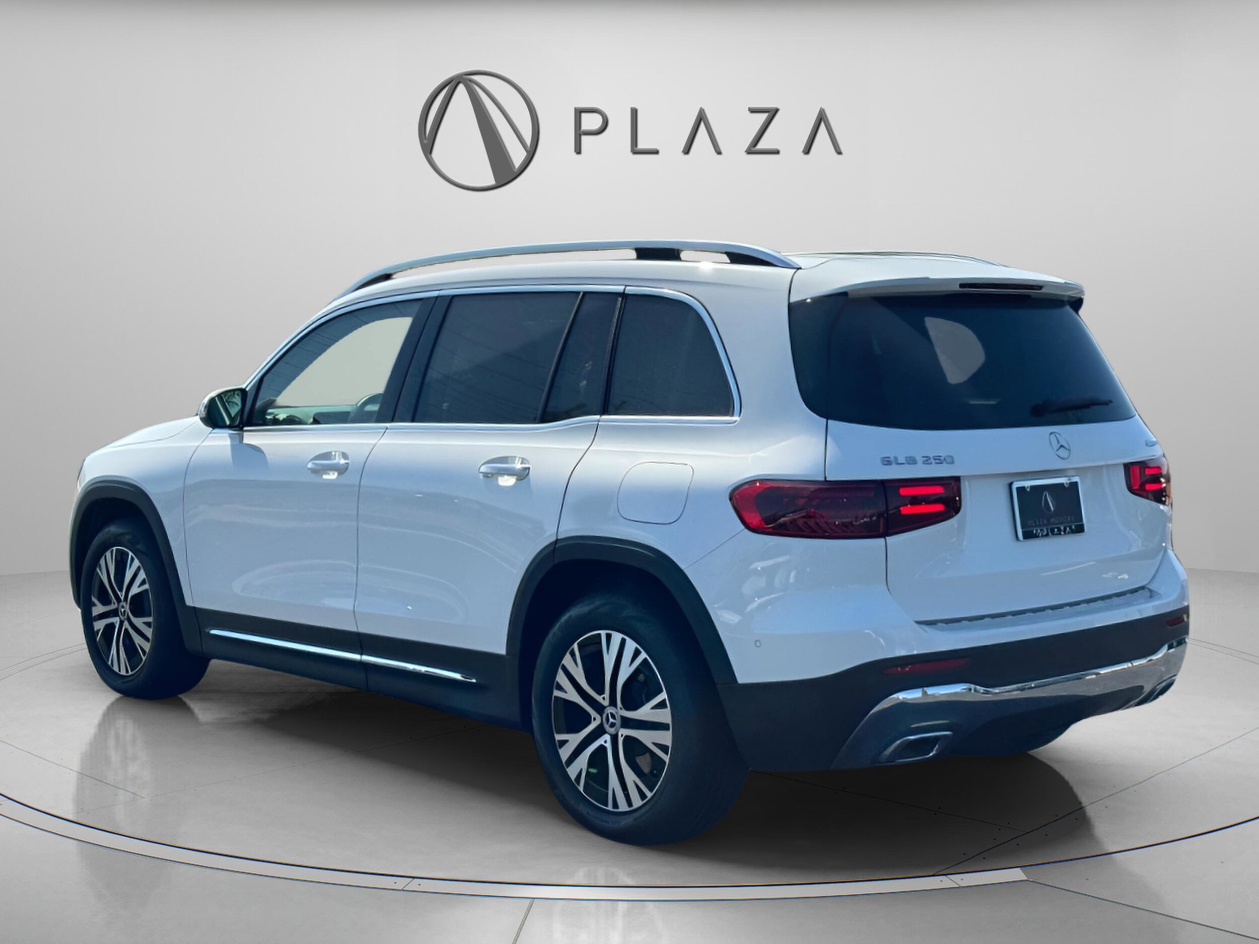 2025 Mercedes Benz GLB 250 4MATIC photo 3