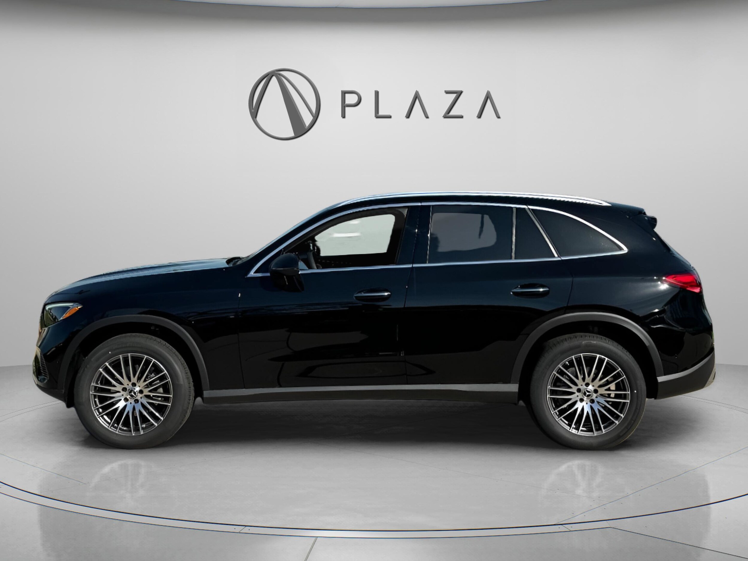 2025 Mercedes Benz GLC 300 4MATIC photo 2