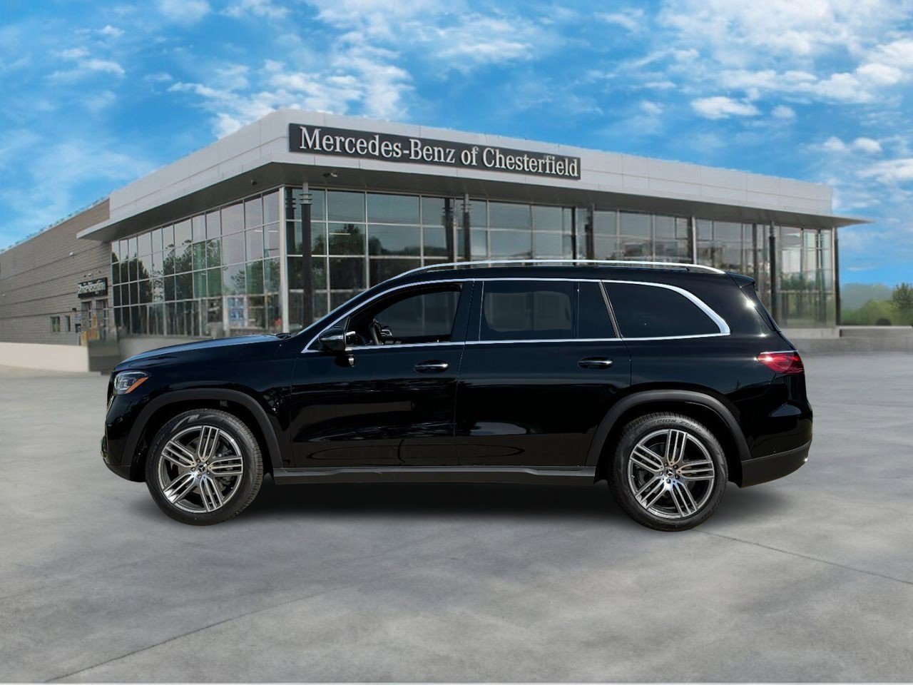 2025 Mercedes Benz GLS 450 4MATIC photo 2