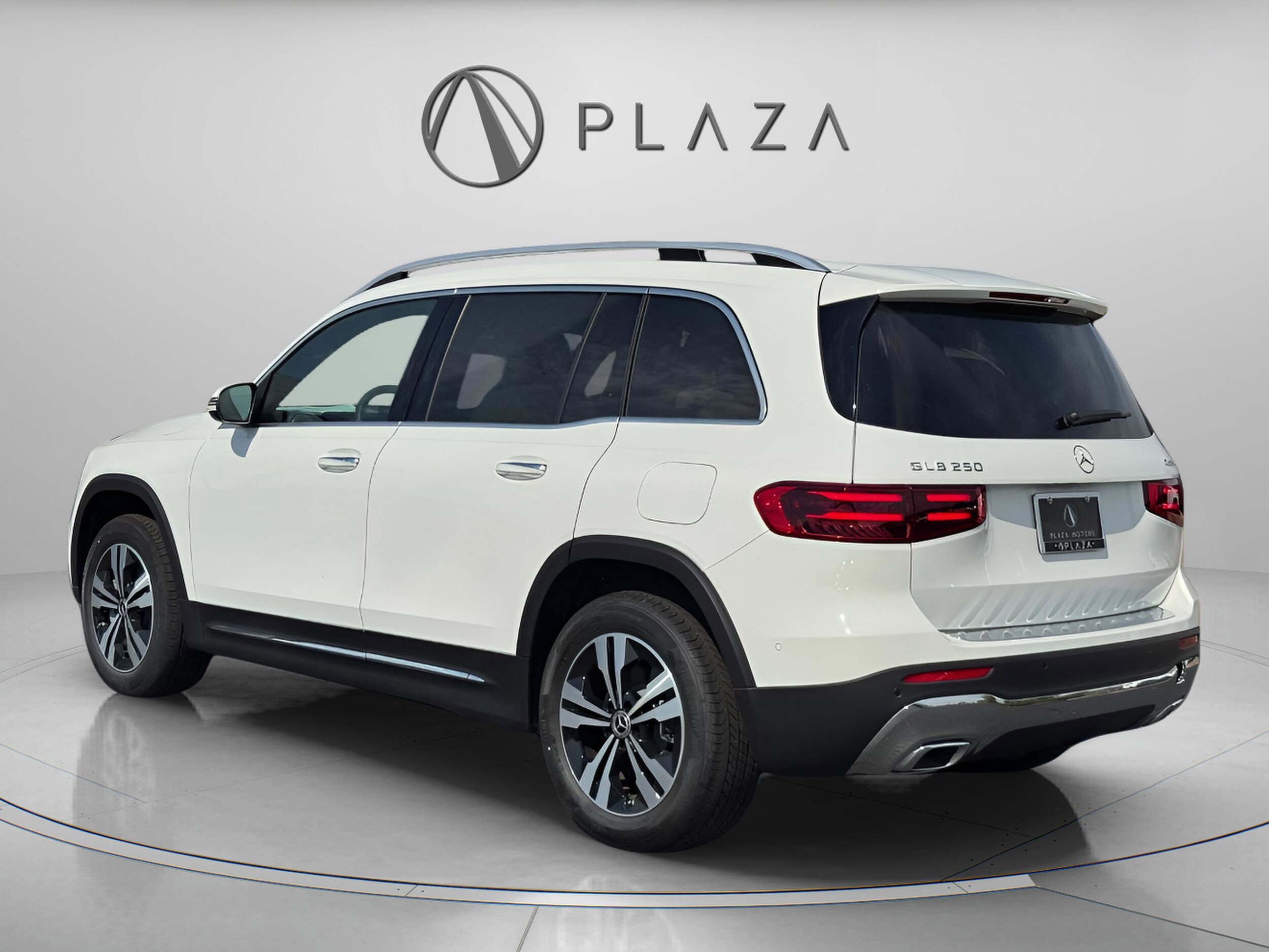 2025 Mercedes Benz GLB 250 4MATIC photo 2