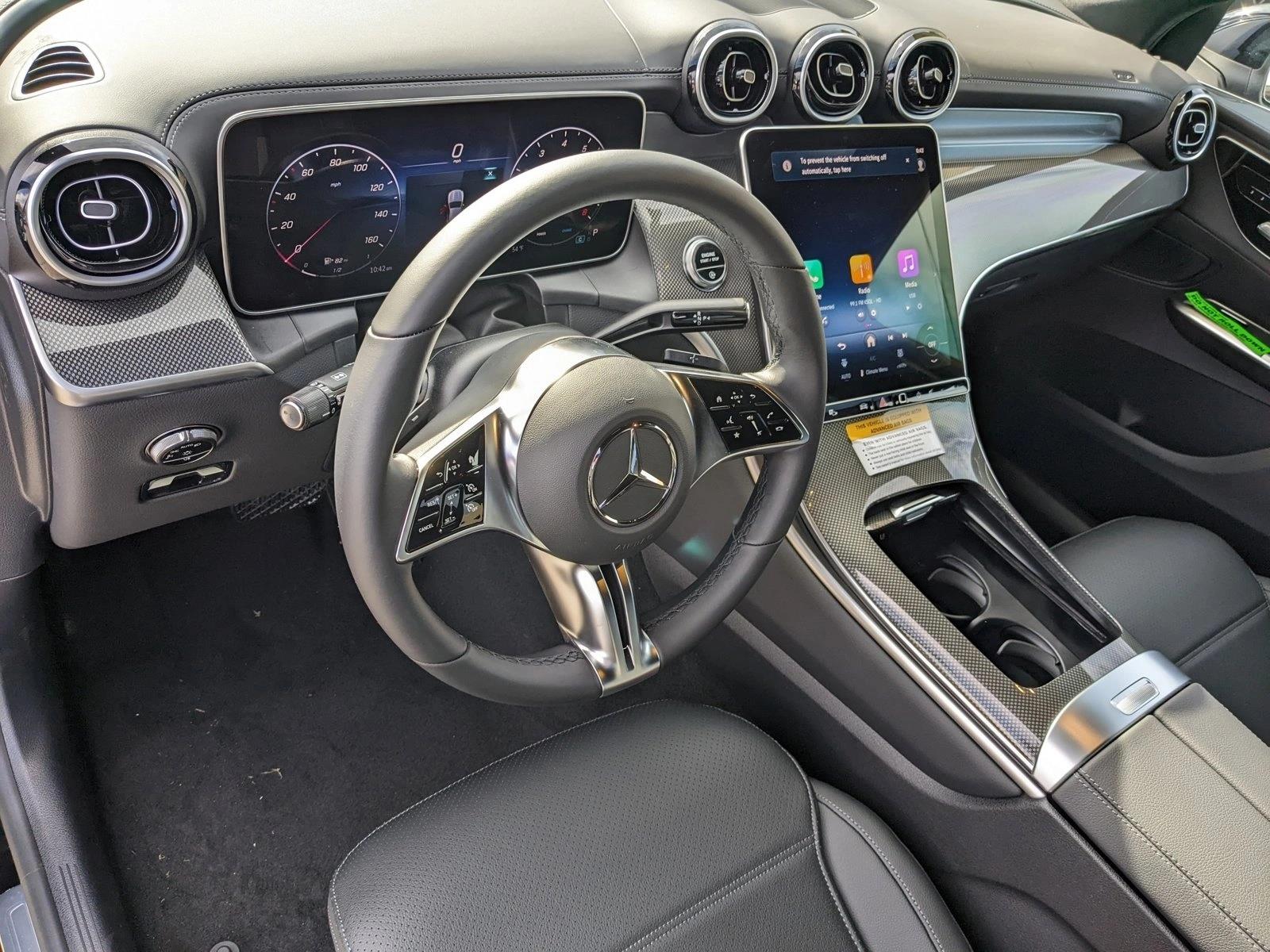 2025 Mercedes Benz GLC 300 photo 2