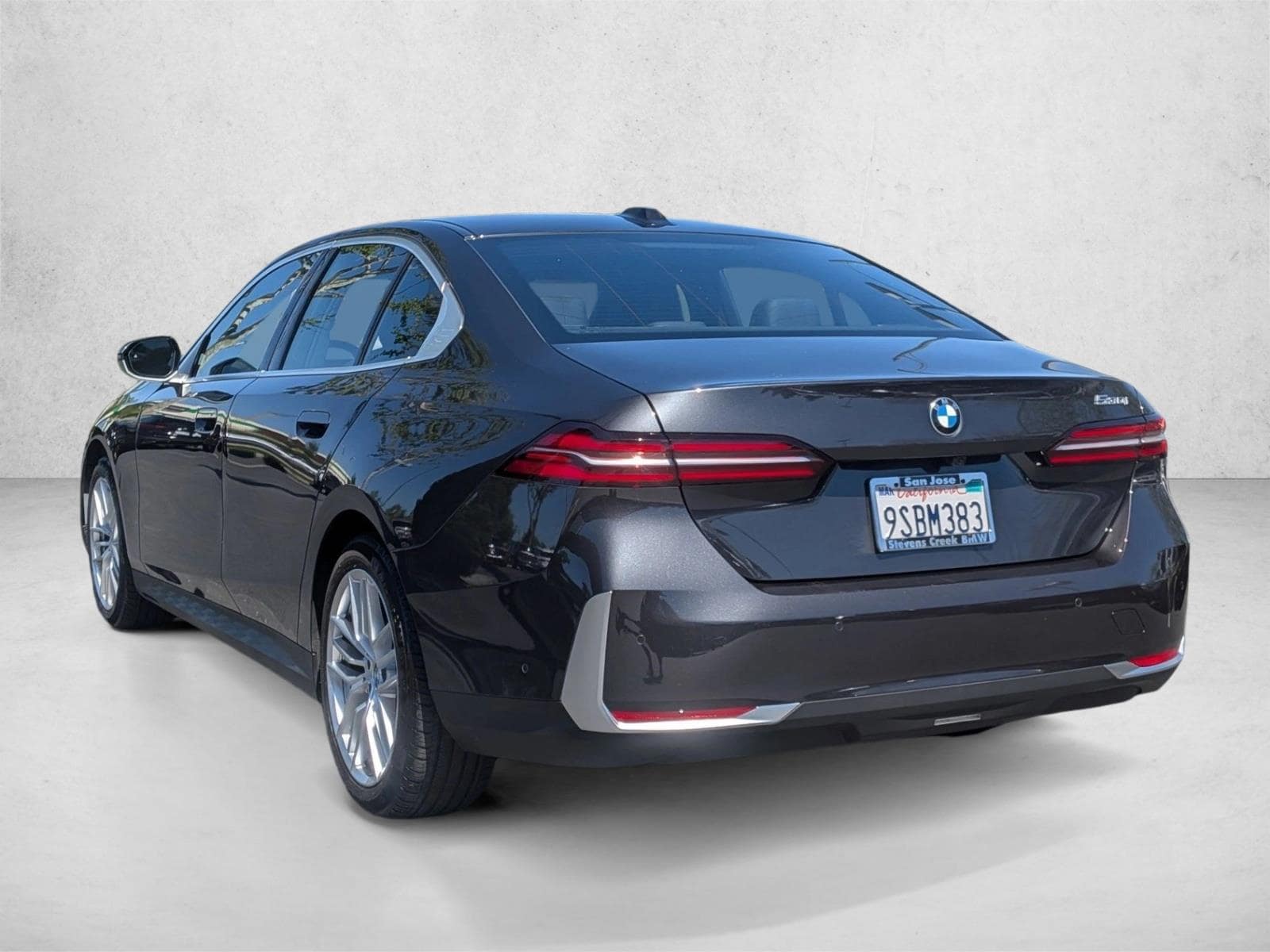 2025 BMW 5 Series photo 3