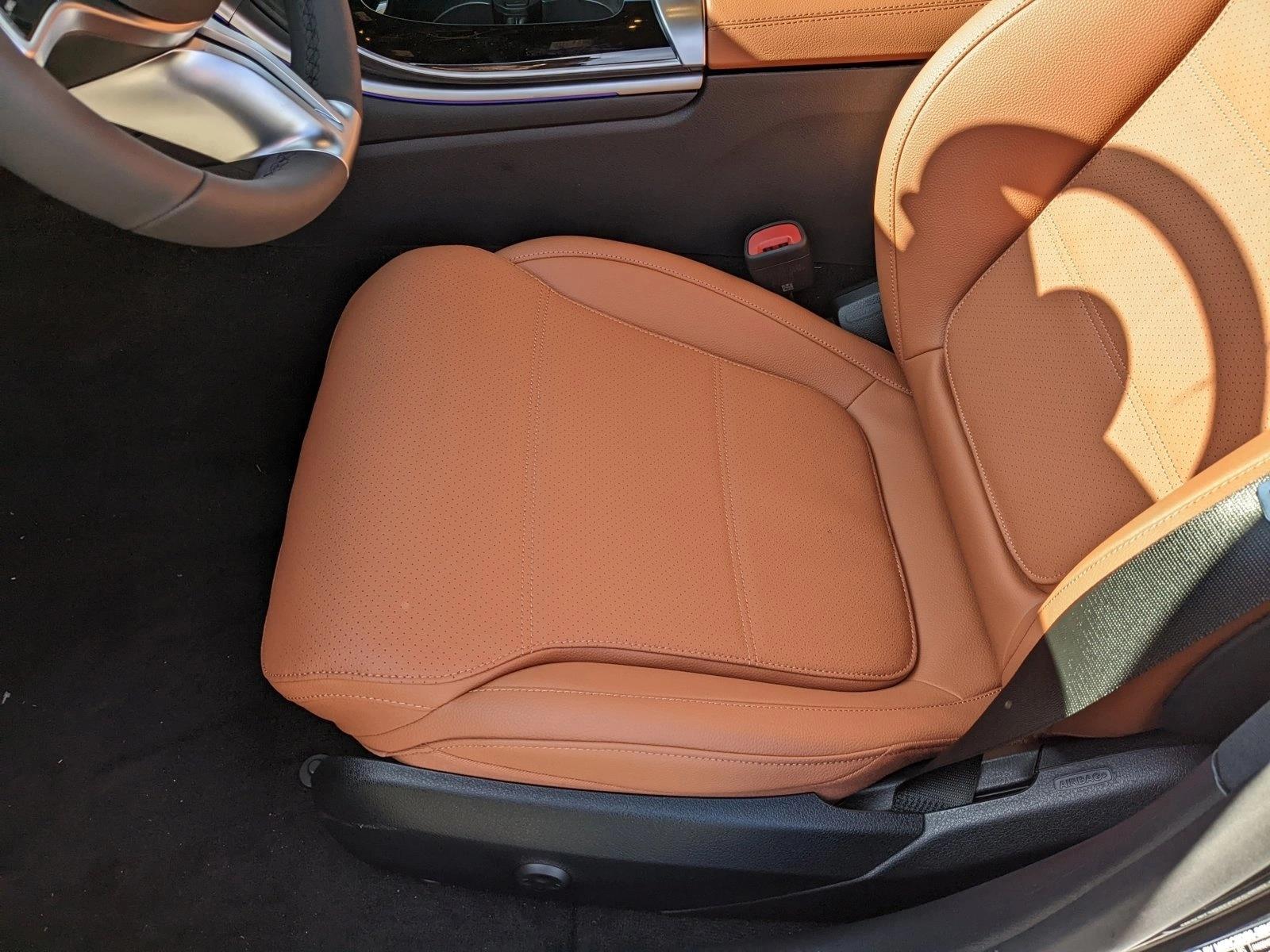 2025 Mercedes Benz C 300 Sedan photo 4