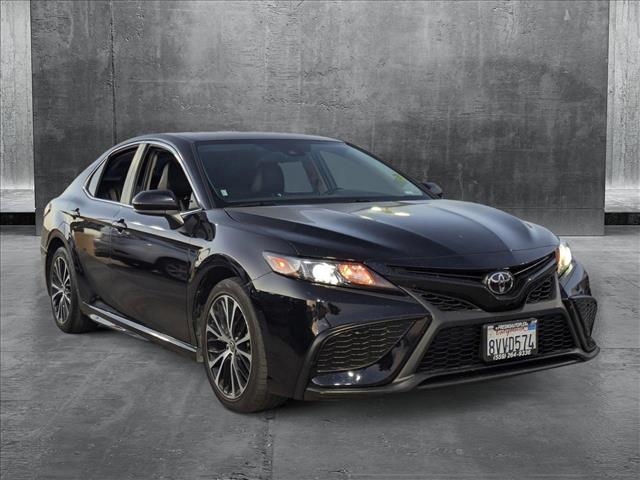 2021 Toyota Camry SE photo 3
