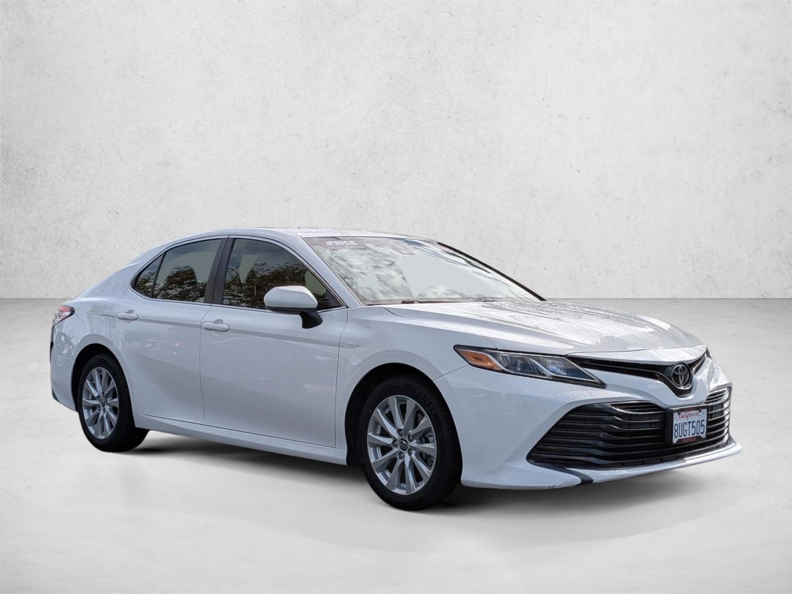 2018 Toyota Camry LE photo 3