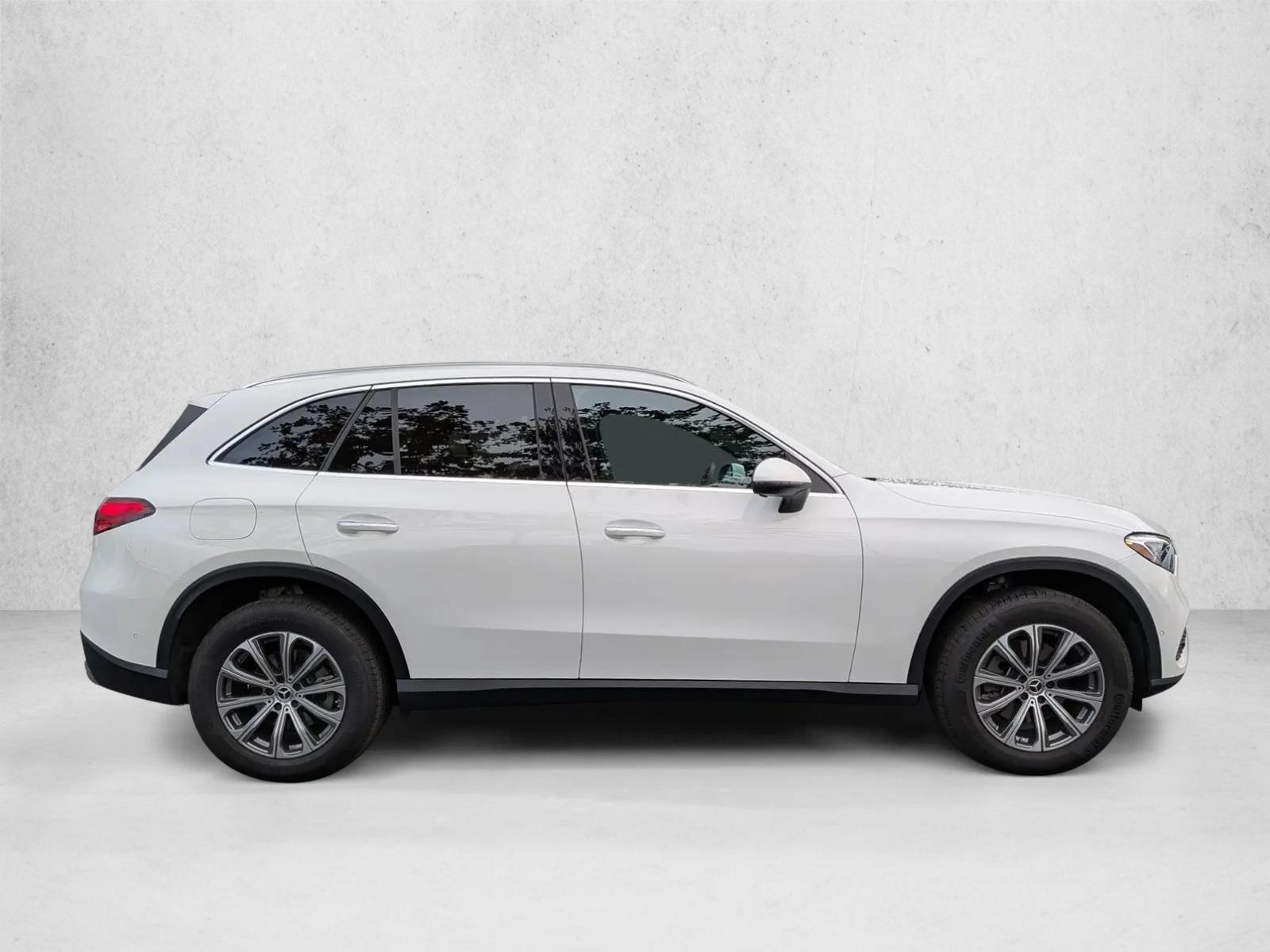 2025 Mercedes Benz GLC 300 photo 4