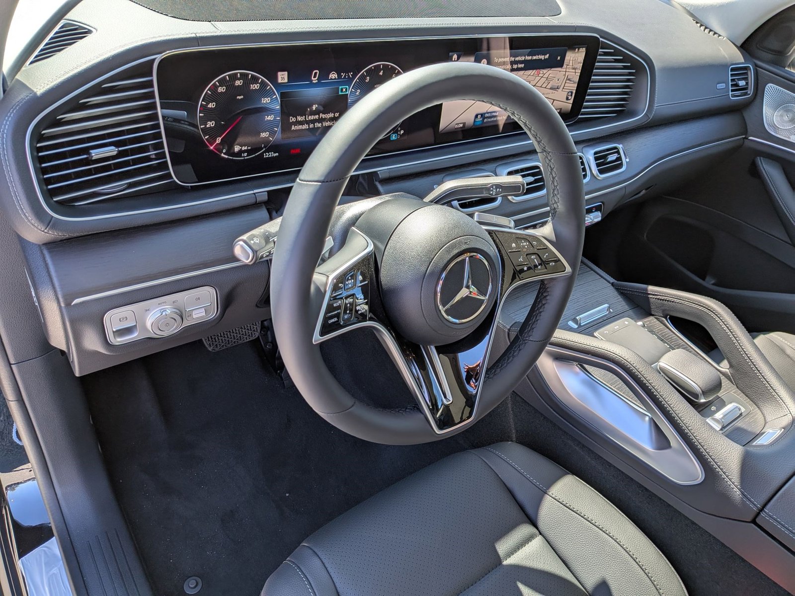 2026 Mercedes-Benz GLS 4MATIC photo 3