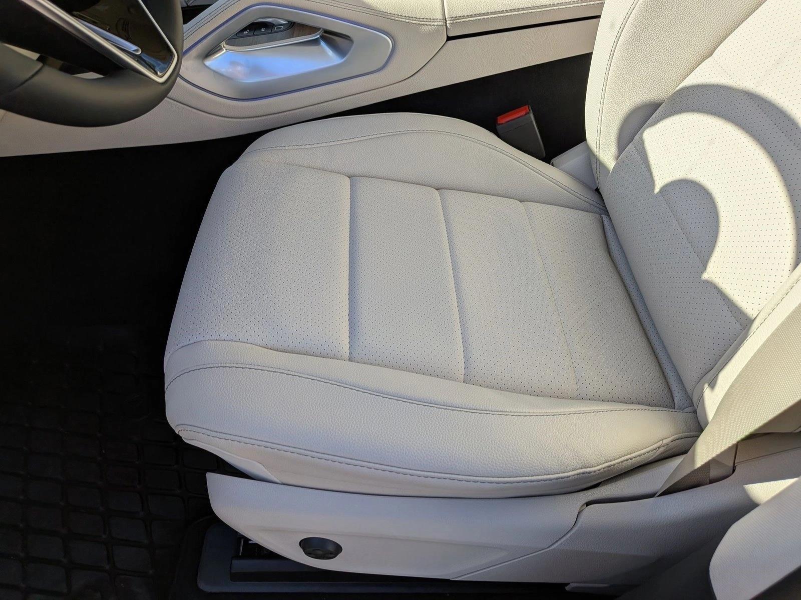 2026 Mercedes Benz GLE 450e 4MATIC photo 3
